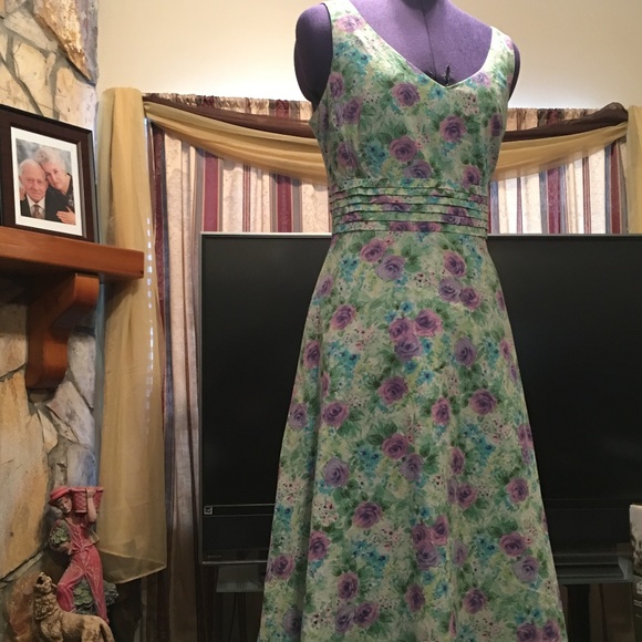 V Neck Sleeveless , Lined Made by K Studio - Picture 5 of 8